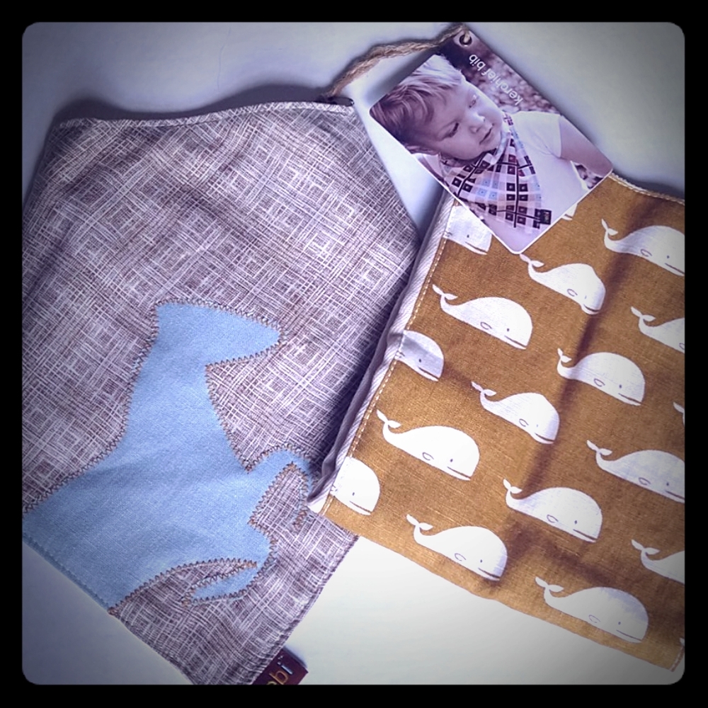 Linen and cotton burp cloth and bib set by Zebi